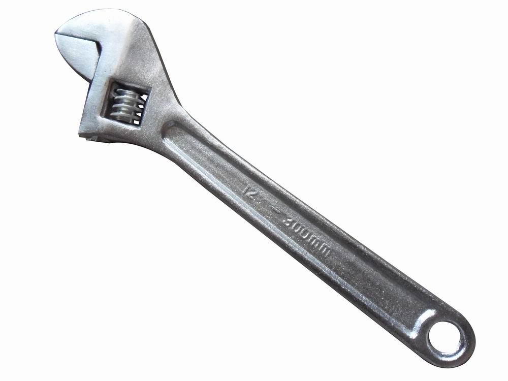 先尝试扳动主、副驾车门未成功后