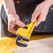 <strong>该链条式管钳在工作时</strong>