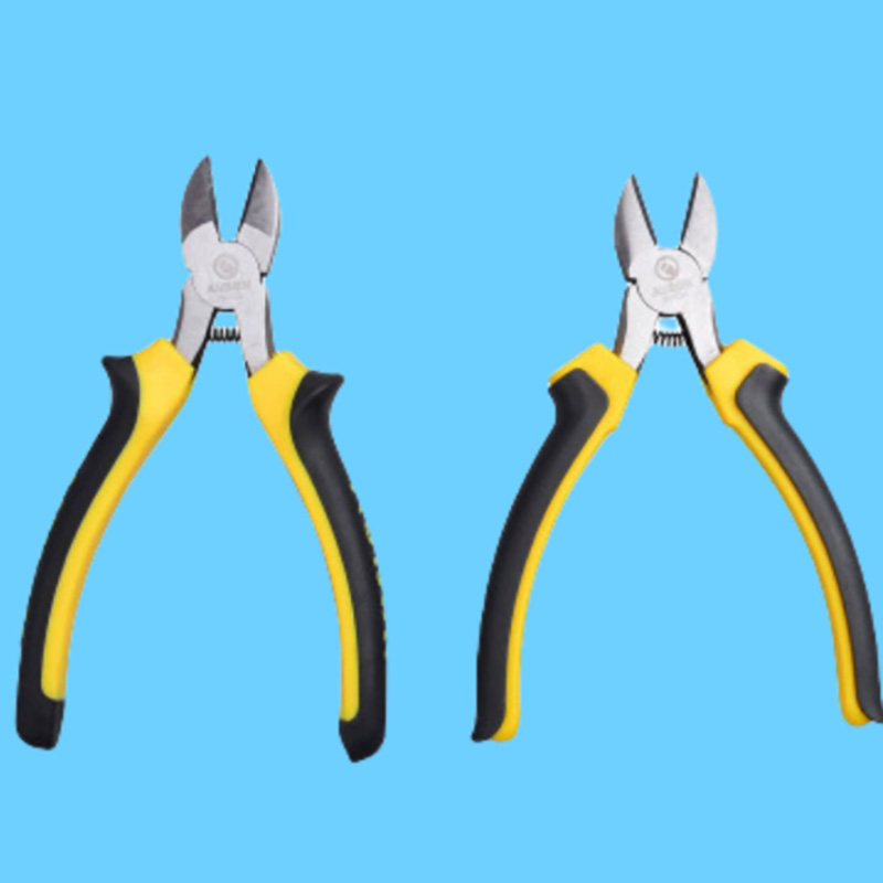 缺点是它会同时压低水晶头的卡位尾巴（可能存在不用手往上掰的话会卡不住网口的现象）