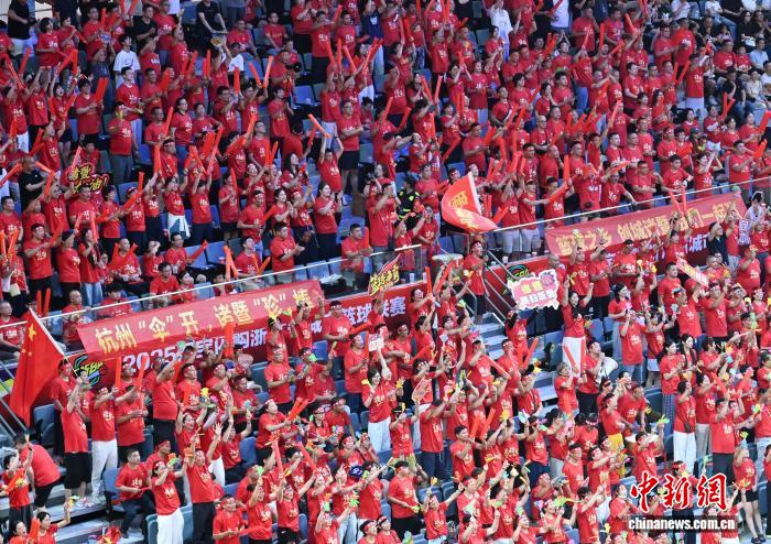 从亚洲之巅到草根街巷，何处不篮球？