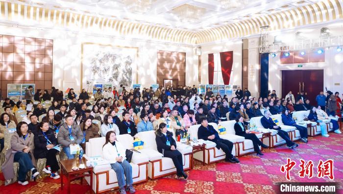 六盘水正式揭幕南国冰雪城主题滑雪季与全国大