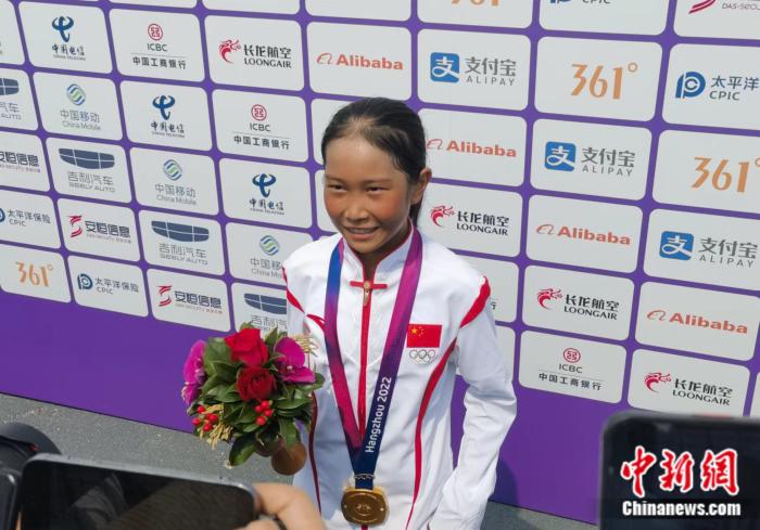 13岁崔宸曦杭州亚运会女子街式决赛摘金