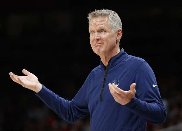 勇士陷入四连败困境 阵容调整或成破局关键