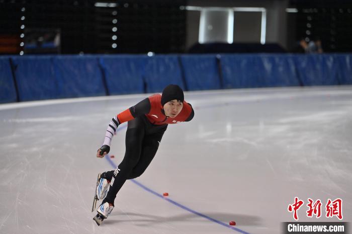 新疆青少年首次亮相吉林速度滑冰赛场 共促冰雪