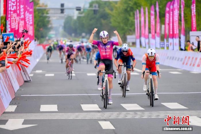 西班牙车手丹尼尔·卡维亚夺得2025环黄山赛第二