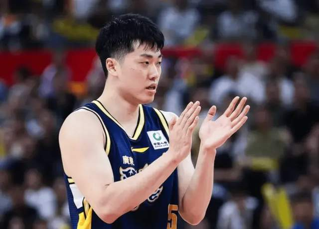 广东队大胜广厦三球员爆发助球队拉开分差