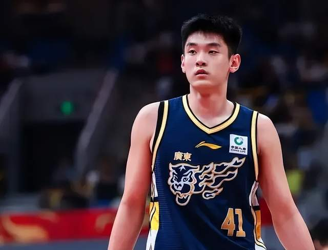 广东队大胜广厦三球员爆发助球队拉开分差